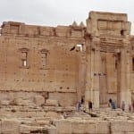 Palmyra, Baaltempel, Westseite des Peristyls und Westwand des Naos (c. 32-180). Foto: bhpdia86886