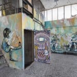 Ludoteca/sala studio. Il murale senza titolo di Alice Pasquini (2013) e »Quando si gioca, si gioca« di Carlo Gori (2014). Foto: Enrico Fontolan