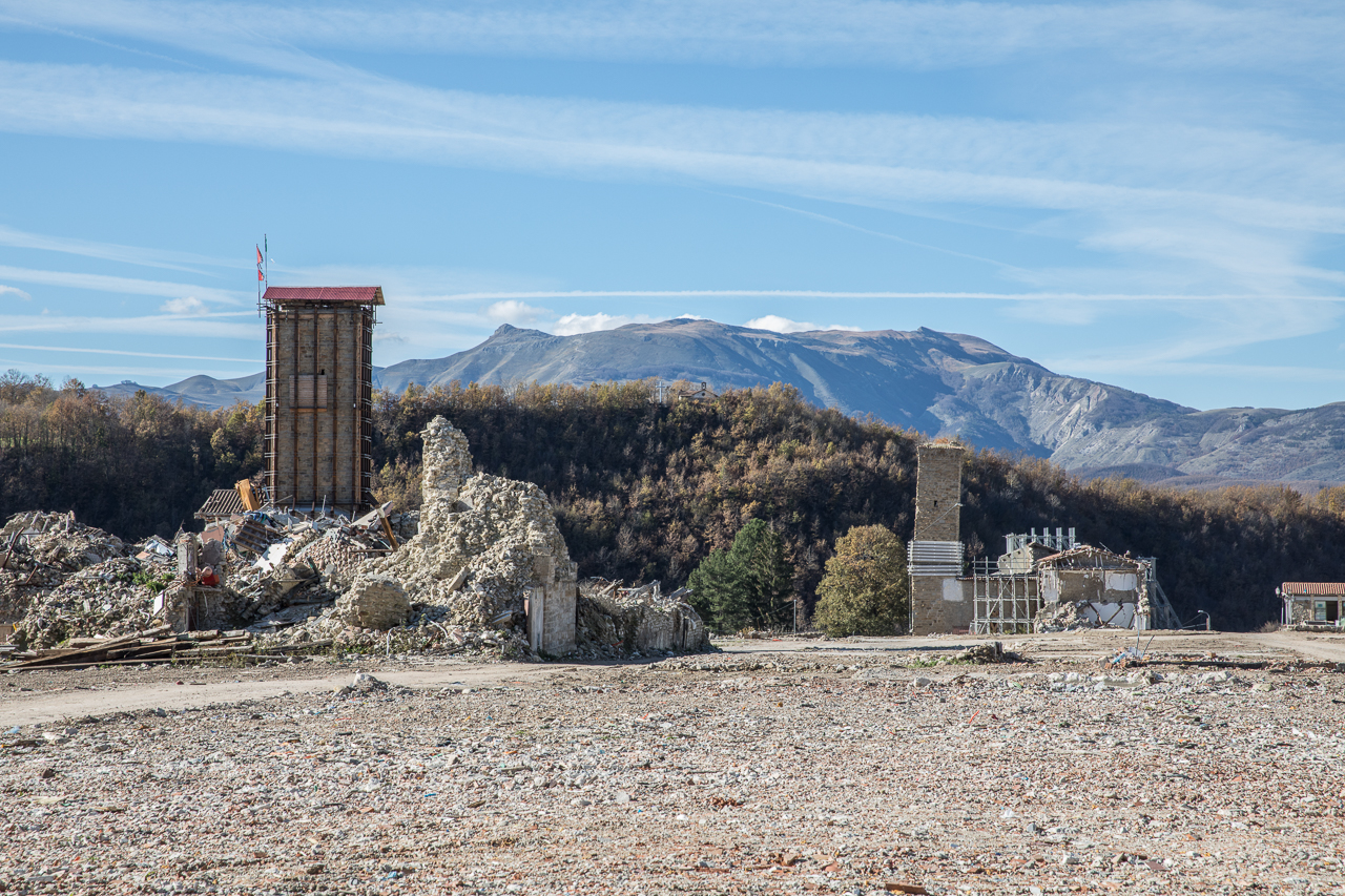 Ansicht von Amatrice mit der Torre Civica und dem Glockenturm von Sant’Emidio, Foto: Enrico Fontolan