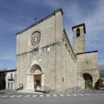 Die Fassade der Augustinerkirche mit dem Campanile und der Porta Carbonara im Hintergrund, Foto: Giovanni Lattanzi
