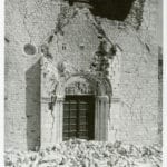 Detail of the façade of the Cathedral of Sant’Andrea in Venzone damaged by the seismic sequence of 1976. Photo: La memoria di un evento. Il Friuli terremotato nelle immagini del Gabinetto Fotografico Nazionale, ed. by F. Marino, Trieste 2014, p. 134