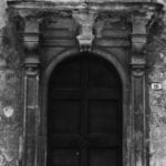 Portal of a palazzo located at Corso Umberto 14-16, photograph from the Soprintendenza ai Monumenti del Lazio, taken for the cataloguing project in 1980. Photo: Archivio della Soprintendenza ai Monumenti del Lazio, SBAS RM 87099