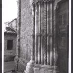 The embrasure on the left side of the portal of San Francesco in Amatrice, photo: Max Hutzel, Foto Arte Minore, 1960. Digital image courtesy of the Getty’s Open Content Program