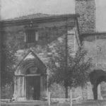 La facciata di Sant’Agostino ad Amatrice prima del restauro del 1933. Foto: cartolina della prima metà del Novecento, collezione Mario Ciaralli