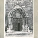 Das Portal von Sant’Agostino mit Statuen des Erzengels Gabriel und der Maria, die im vergangenen Jahrhundert entwendet wurden. Foto: Bibliotheca Hertziana, Max-Planck-Institut für Kunstgeschichte, bh178762